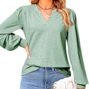 5/$55 - Monteau NWT sage green v-neck long sleeved blouse, M